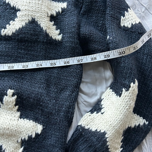 ⭐ Starry Distressed Crop Sweater Cozy Knit Raw hem size Medium - Picture 6 of 9